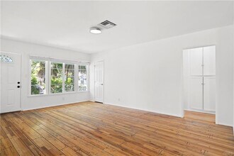 6230 Zelzah Ave in Los Angeles, CA - Building Photo - Building Photo