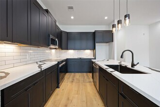 7315 Eisenhower Rd in Houston, TX - Building Photo - Building Photo
