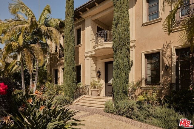 614 N Palm Dr in Beverly Hills, CA - Building Photo - Building Photo