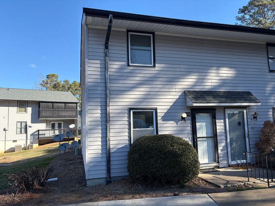 4014 S Bend Dr in Winston-Salem, NC - Building Photo