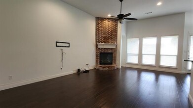 406 Running Bear Ct in Euless, TX - Building Photo - Building Photo