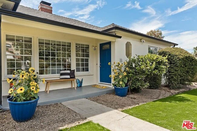 2201 Linnington Ave in Los Angeles, CA - Building Photo - Building Photo