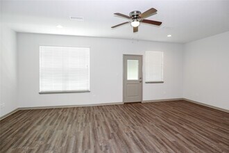 2702 Appian Wy in New Caney, TX - Building Photo - Building Photo