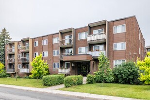 5185 Notre-Dame Boul in Laval, QC - Building Photo