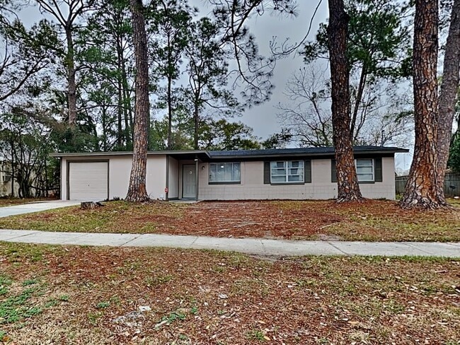 property at 6715 Lucente Dr