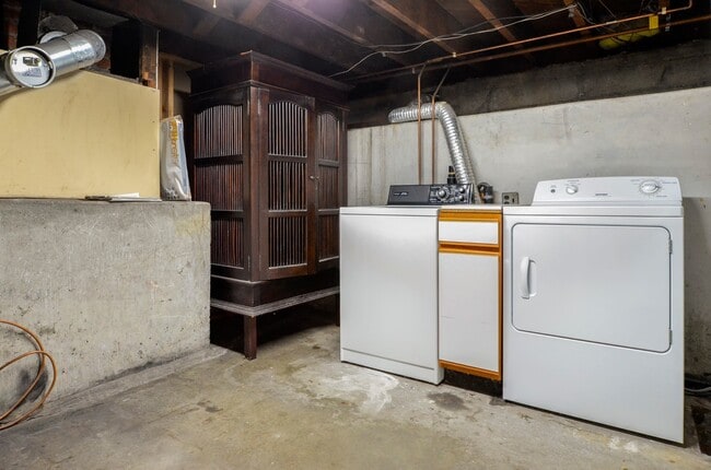 property at 14343 Interlake Ave N