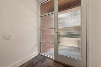 6014 Fairdale Ln in Houston, TX - Building Photo - Building Photo