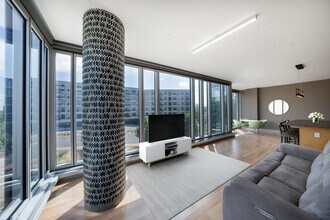 8151 33rd Ave S, Unit 305 E in Bloomington, MN - Foto de edificio - Building Photo