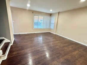 4926 Crain St in Skokie, IL - Building Photo - Building Photo