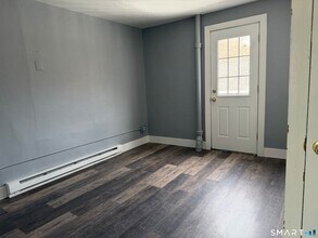 139 N Main St in Winchester, CT - Foto de edificio - Building Photo