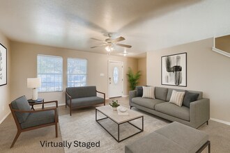 4810 Heather Pass in San Antonio, TX - Building Photo - Building Photo