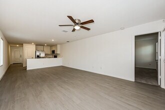 122 Willow Wy in Wilmer, TX - Foto de edificio - Building Photo