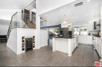 6140 Rhodes Ave in Los Angeles, CA - Building Photo - Building Photo