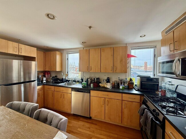 1110 Massachusetts Ave, Unit 3