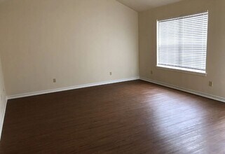 1801 Sara Dr, Unit B in College Station, TX - Building Photo - Building Photo