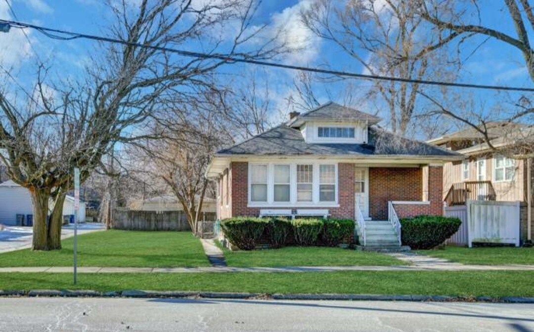 21510 Maple St in Matteson, IL - Building Photo