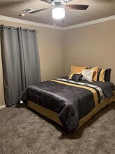 8028 Colonial Ln-Unit -B in Houston, TX - Foto de edificio - Building Photo