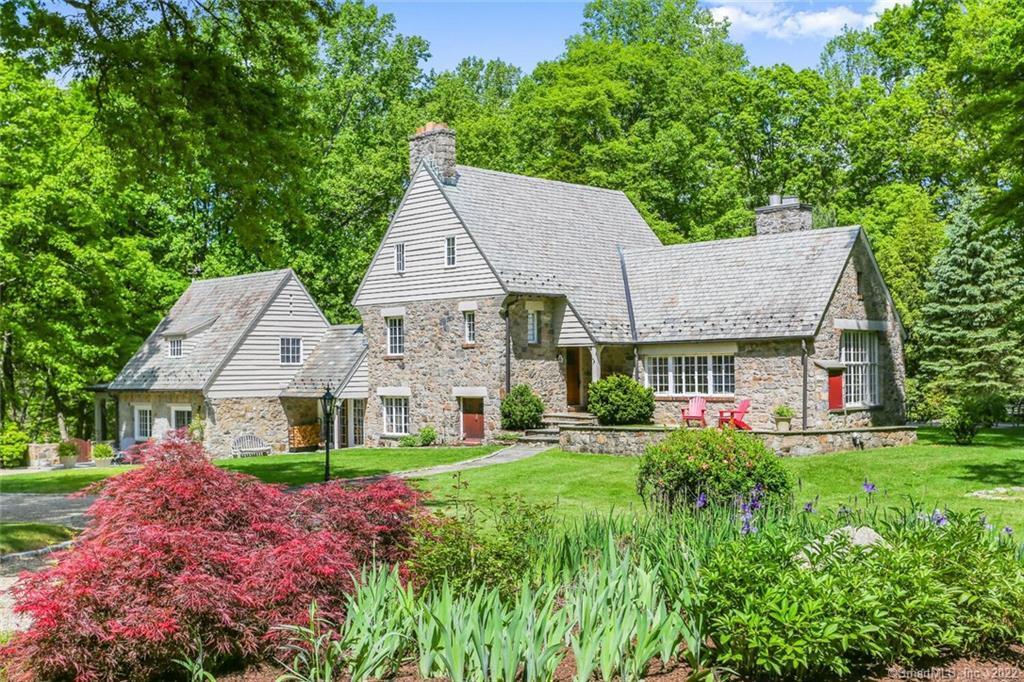 264 Laurel Rd in New Canaan, CT - Foto de edificio