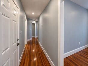 9 Nightingale St, Unit 2 in Boston, MA - Building Photo - Building Photo