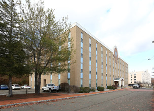 Chestnut Hill East (CHE) in Hamden, CT - Foto de edificio - Building Photo