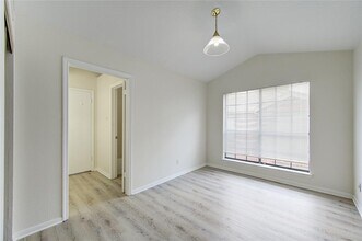 2121 El Paseo St in Houston, TX - Building Photo - Building Photo
