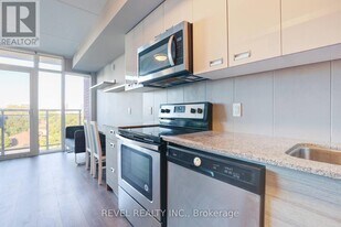 308 Lester St in Waterloo, ON - Building Photo