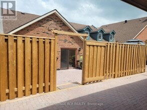 2 Orchard Heights Blvd in Aurora, ON - Building Photo - Building Photo