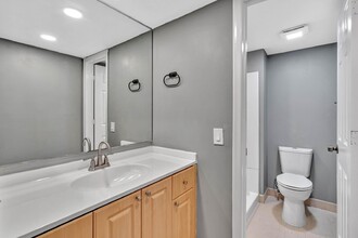 5100 SW 64th Ave in Davie, FL - Foto de edificio - Building Photo