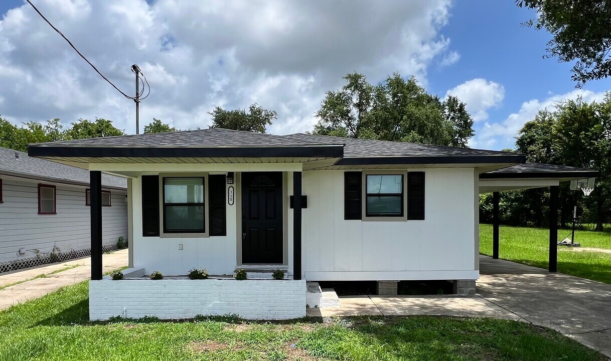 310 N Bank St in Lake Charles, LA - Building Photo
