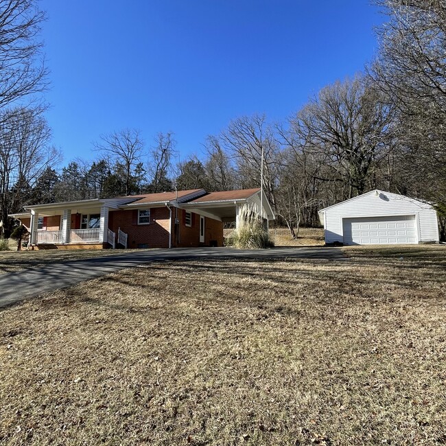 183 Harold Cemetery Rd in Greeneville, TN - Foto de edificio - Building Photo