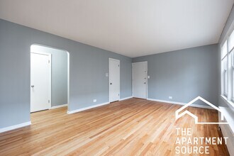 6719 N California Ave in Chicago, IL - Foto de edificio - Building Photo