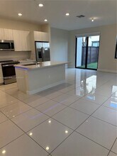 15839 NW 91st Ct in Miami Lakes, FL - Building Photo - Building Photo