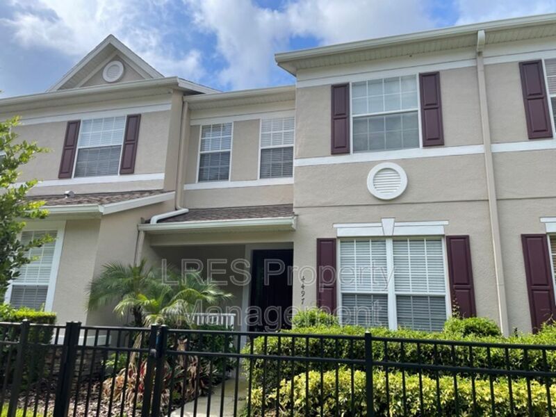 4497 Sunset Ln in Oviedo, FL - Foto de edificio