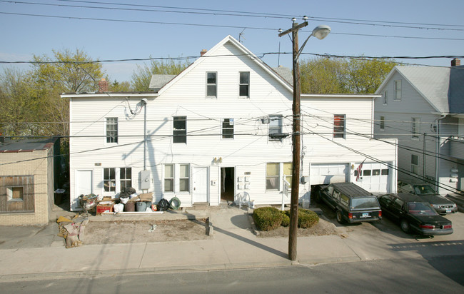 291-293 E Main St in Torrington, CT - Foto de edificio - Building Photo