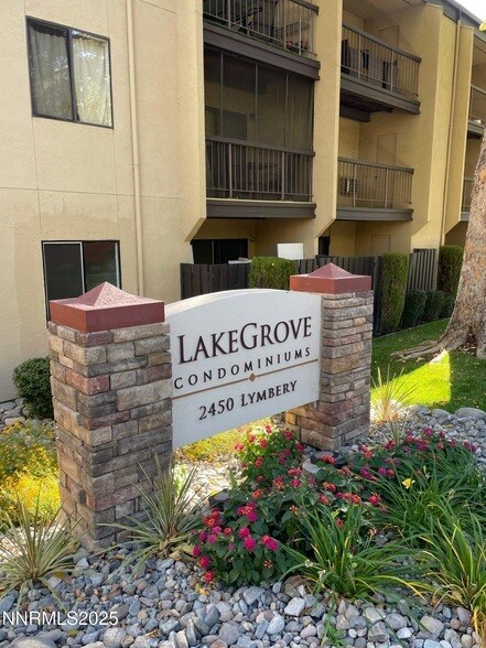 2450 Lymbery St, Unit 327 in Reno, NV - Building Photo