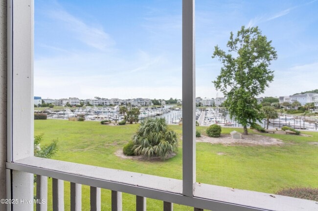 2555 St James Dr SE in Southport, NC - Building Photo - Building Photo
