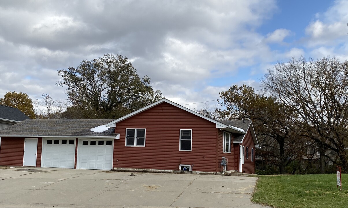 2255 Oakdale Rd in Coralville, IA - Building Photo