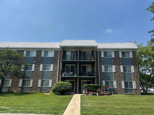 1503 N Windsor Dr in Arlington Heights, IL - Building Photo - Building Photo