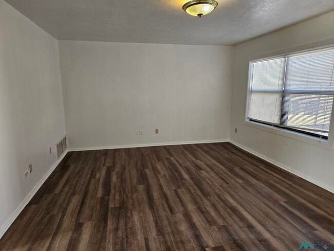 921 W 16th St in Portales, NM - Building Photo - Building Photo