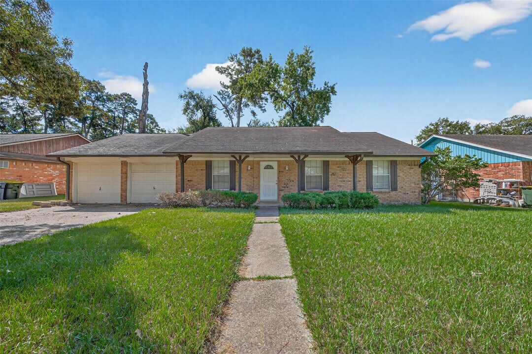 108 Belvedere Dr in Conroe, TX - Building Photo