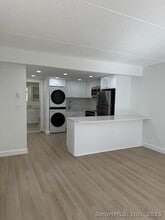 38 Putnam Green in Greenwich, CT - Building Photo - Building Photo