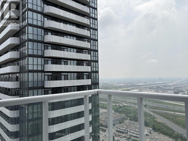 225-4225 Commerce St in Vaughan, ON - Building Photo - Building Photo