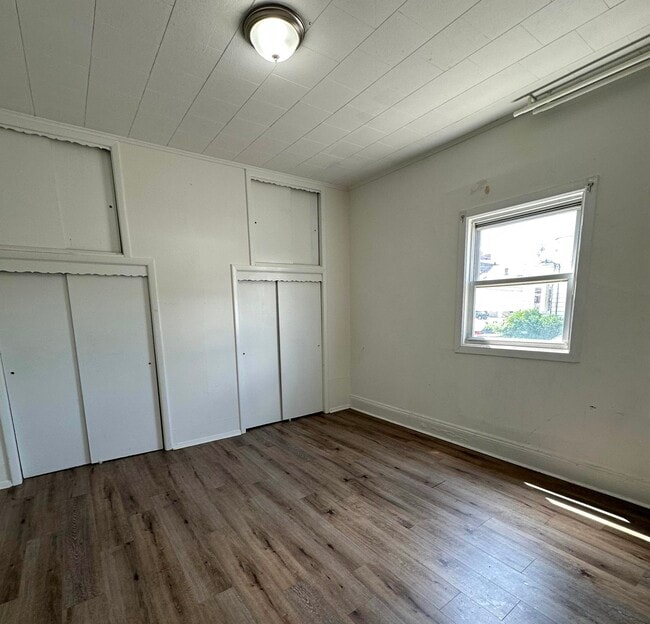 property at 33 E 18th St