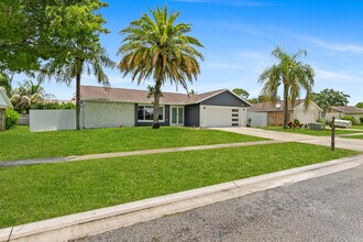 112 Parkwood Dr in Royal Palm Beach, FL - Building Photo - Building Photo
