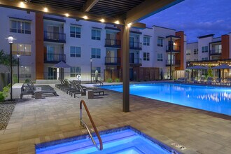 Sentio Apartments in Glendale, AZ - Building Photo - Building Photo