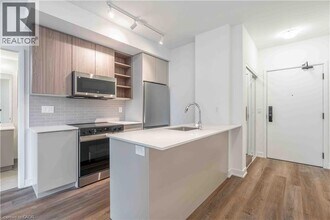 2075 Lakeshore Rd. in Burlington, ON - Building Photo - Building Photo