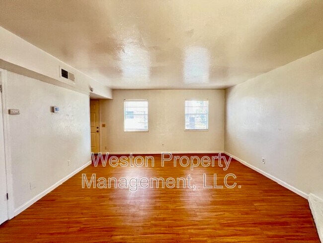 6056 Northwest Expy in Warr Acres, OK - Building Photo - Building Photo