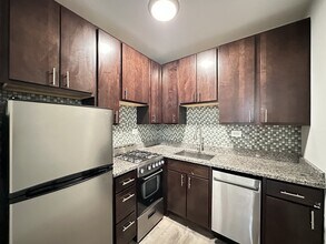 4823 N Damen Ave, Unit 214 in Chicago, IL - Foto de edificio - Building Photo