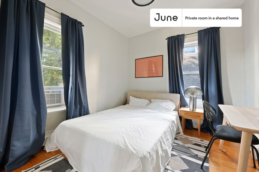 Room in Shared 3 bed/1 bath home in Boston, MA - Building Photo
