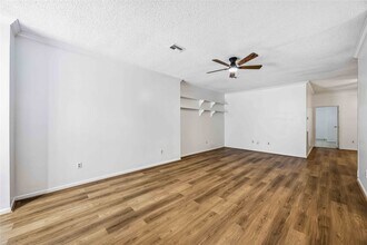 9410 Stonehouse Ln in Houston, TX - Building Photo - Building Photo